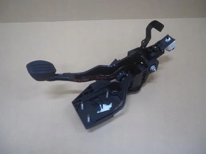 Pedal de embrague Citroen Berlingo IV OEM 9820886080 image 2