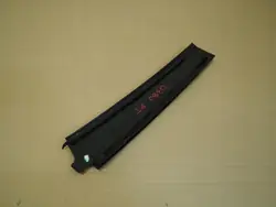 Audi Q3 8U - Listra pilar derecho trasero OEM 8U0839902C